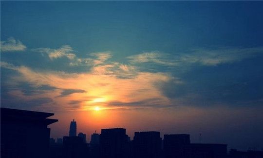 傍晚聽(tīng)見(jiàn)咣咣的響，不是廣場(chǎng)舞，而是600kw發(fā)電機(jī)組抖動(dòng)