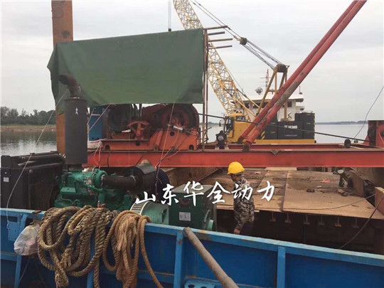 ?華全300kw玉柴發(fā)電機(jī)組在船上工作平穩(wěn)，供電獲用戶稱贊！