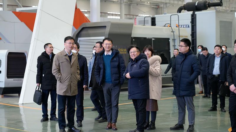 華全集團董事長趙立增向中國東方資產(chǎn)管理股份有限公司領(lǐng)導做匯報